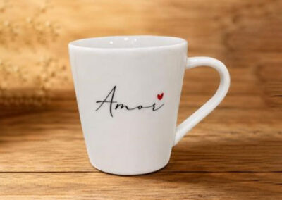Caneca porcelana Amor R$25,00